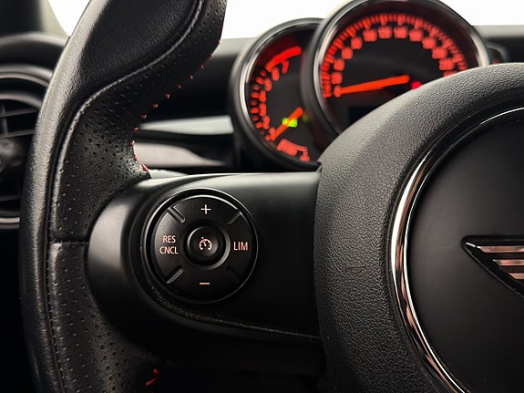 MINI Cooper 12 of 28