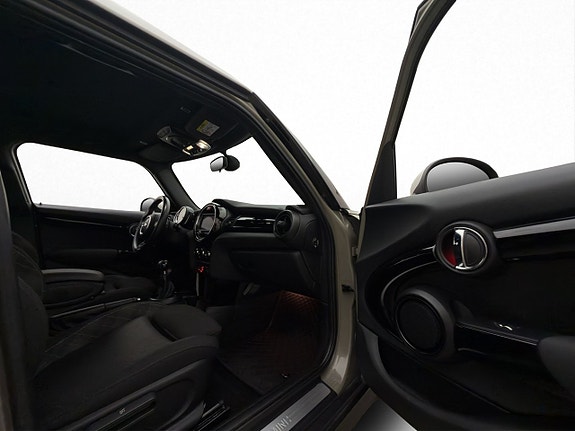 MINI Cooper 22 of 28