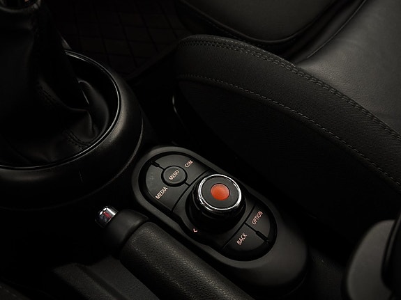 MINI Cooper 19 of 28