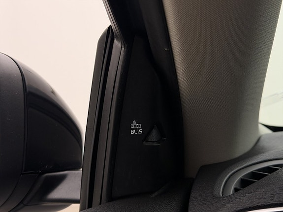 Volvo V40 Cross Country 12 of 30