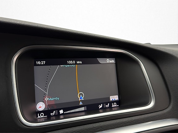 Volvo V40 Cross Country 18 of 30