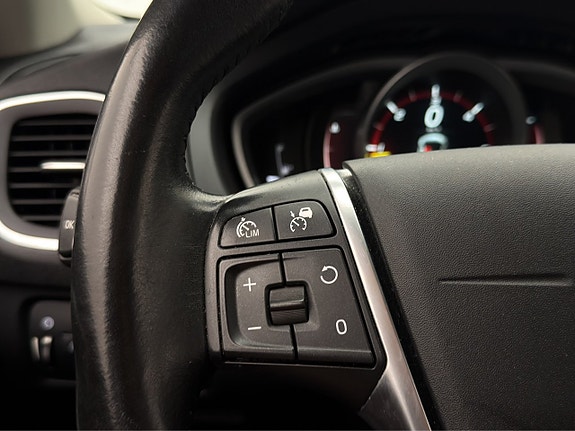 Volvo V40 Cross Country 14 of 30