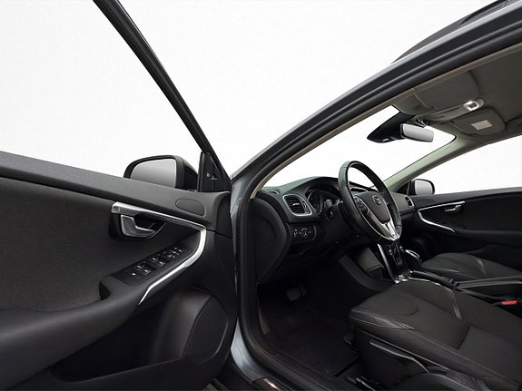 Volvo V40 Cross Country 10 of 30
