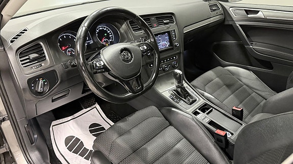 Volkswagen Golf VII 9 of 22