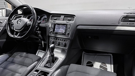 Volkswagen Golf VII 12 of 22