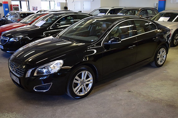 Volvo S60 3 of 5