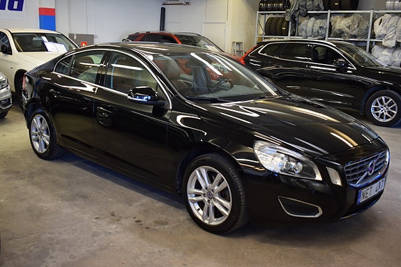 Volvo S60 2 of 5