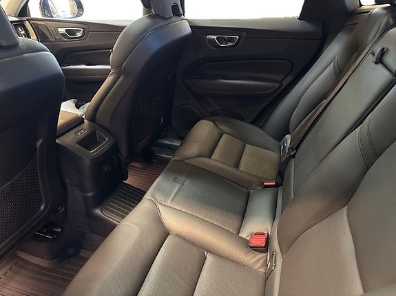 Volvo XC60 8 of 15