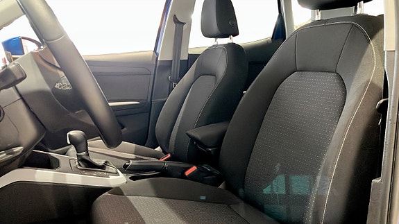 Seat Arona 8 of 12
