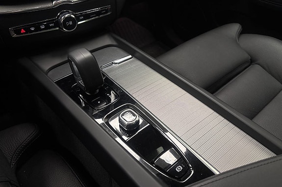 Volvo XC60 16 of 25