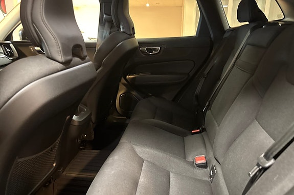 Volvo XC60 12 of 15