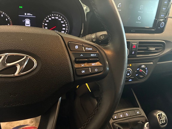 Hyundai i10 9 of 22