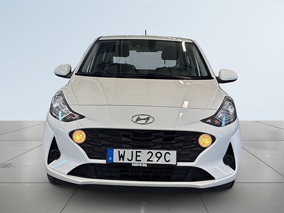 Hyundai i10 2 of 22