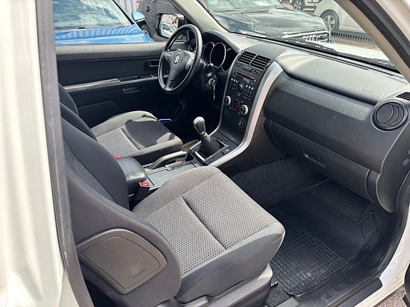 Suzuki Grand Vitara 11 of 14