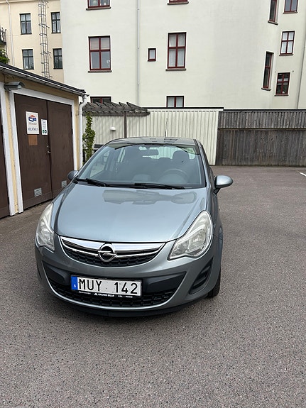 Opel Corsa 2 of 4