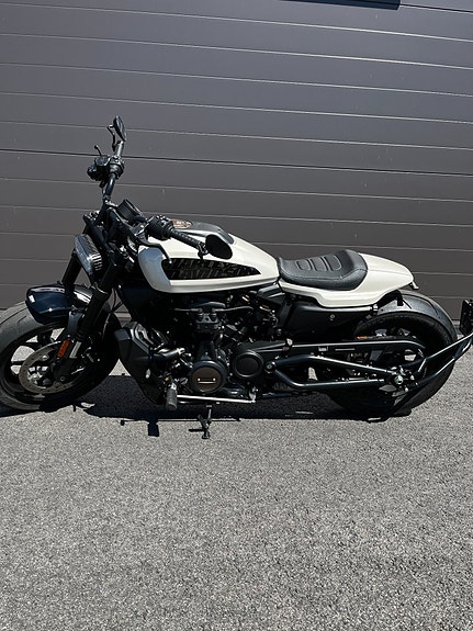 Harley-Davidson Sportster S 9 of 12