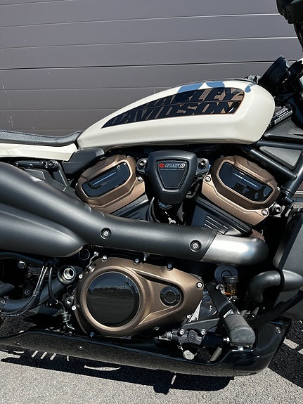 Harley-Davidson Sportster S 6 of 12