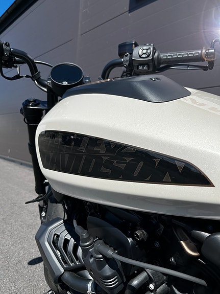Harley-Davidson Sportster S 12 of 12