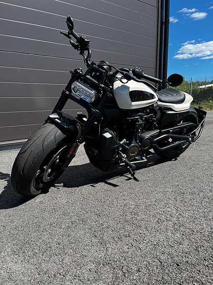 Harley-Davidson Sportster S 8 of 12