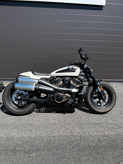 Harley-Davidson Sportster S 2 of 5