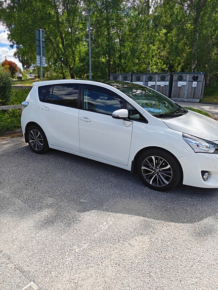 Toyota Verso 2 of 5