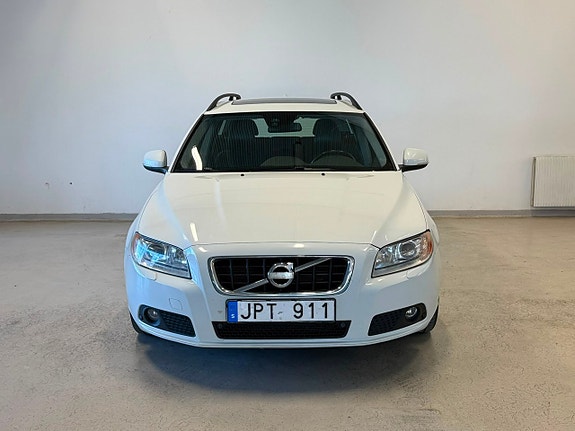 Volvo V70 3 of 5