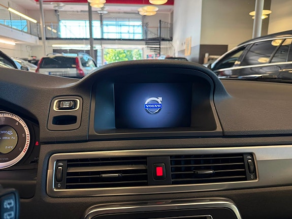 Volvo V70 14 of 18