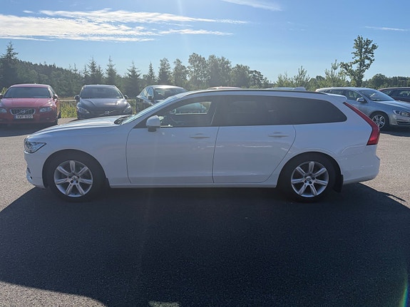 Volvo V90 2 of 5