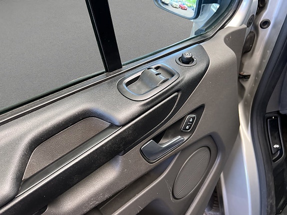 Ford Transit Custom 10 of 20