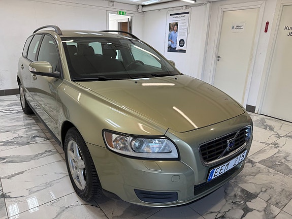 Volvo V50 2 of 5
