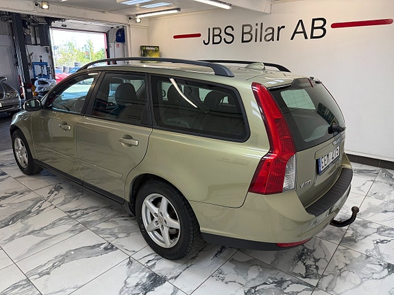 Volvo V50 4 of 5