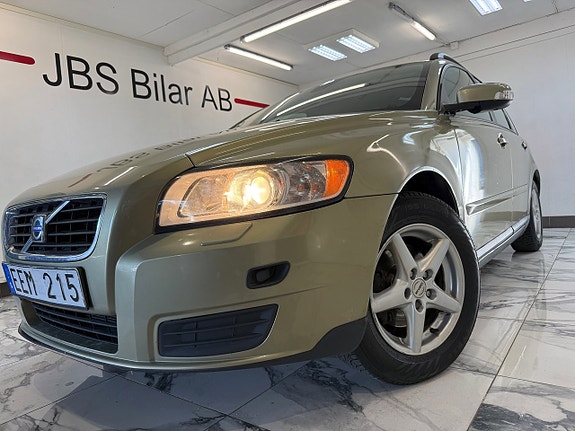 Volvo V50 3 of 5