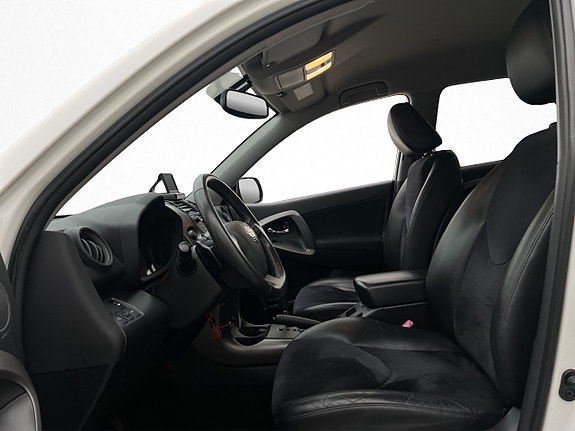Toyota RAV4 14 of 30