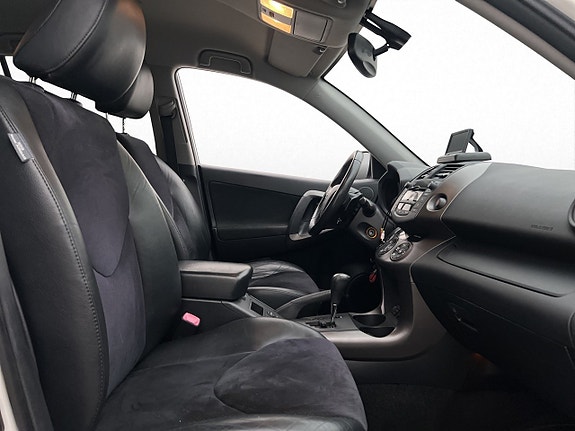 Toyota RAV4 23 of 30