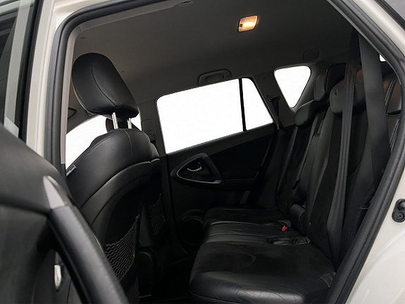 Toyota RAV4 25 of 30