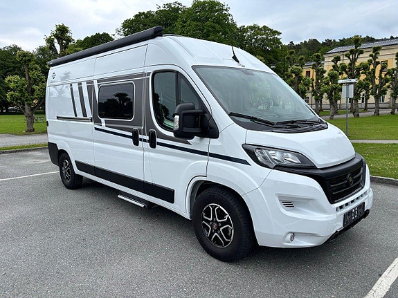 Carado PRO CVE 601 (van) dieselvärmare, dragkrok, backkamera/nav, 4-bädd, markis 3 of 5