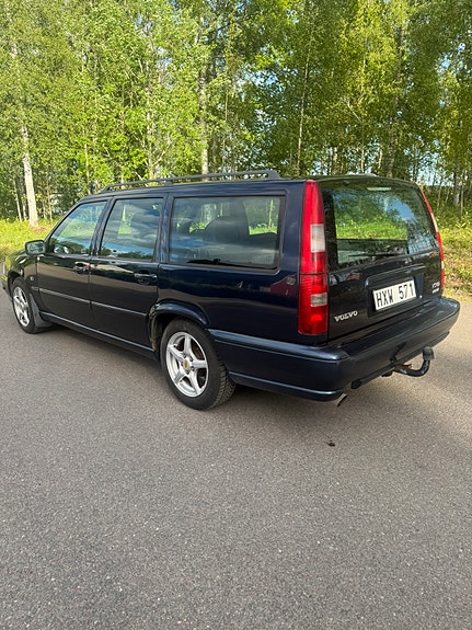 Volvo V70 2 of 5