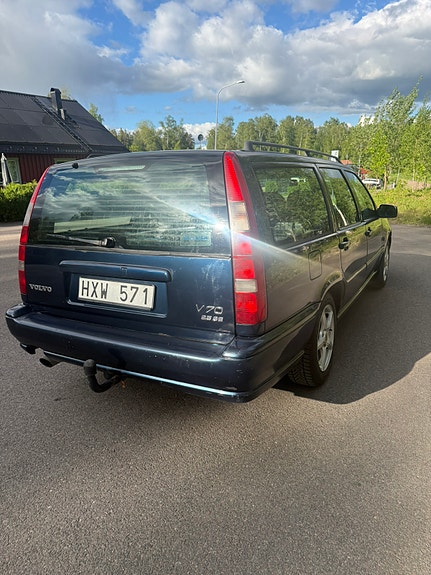 Volvo V70 4 of 5