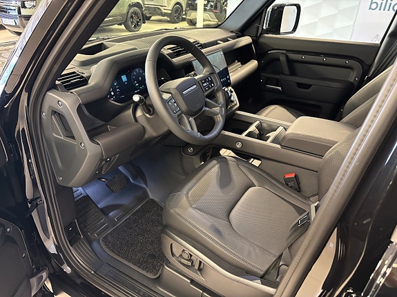 Land Rover Defender 110 6 of 13