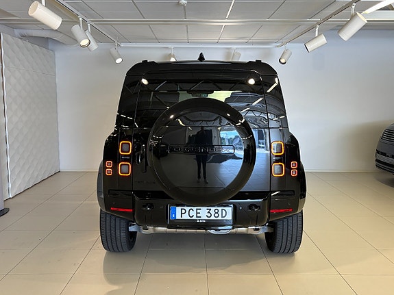 Land Rover Defender 110 4 of 5