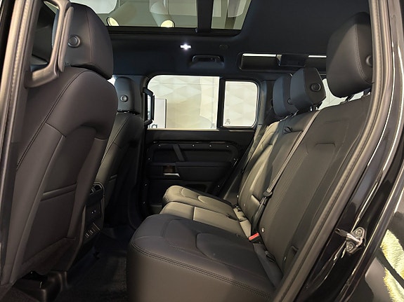 Land Rover Defender 110 8 of 13