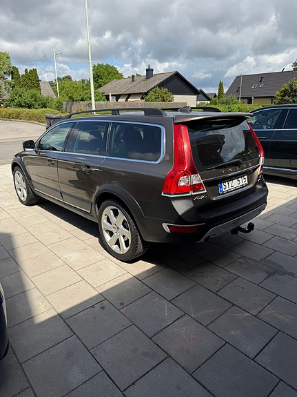 Volvo XC70 2 of 5