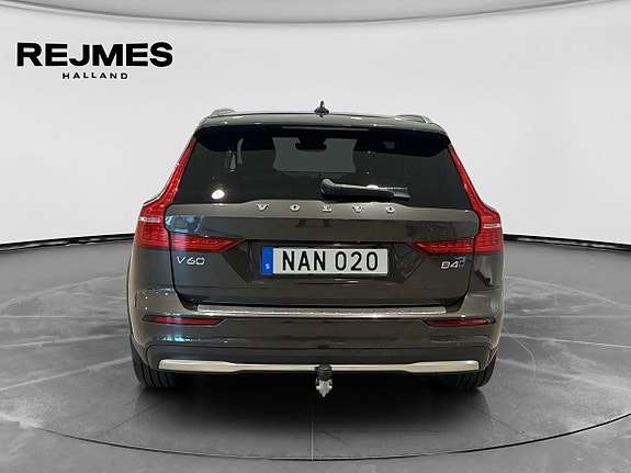 Volvo V60 Cross Country 8 of 14