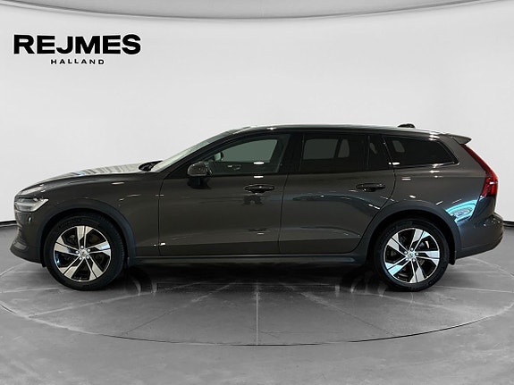 Volvo V60 Cross Country 3 of 5