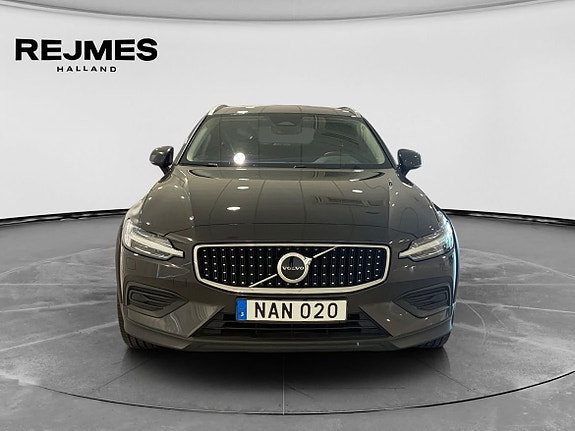 Volvo V60 Cross Country 9 of 14