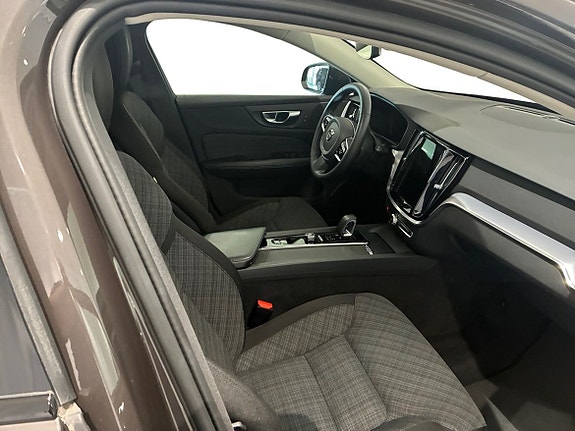 Volvo V60 Cross Country 5 of 5