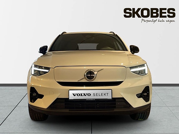 Volvo EX40 2 of 5