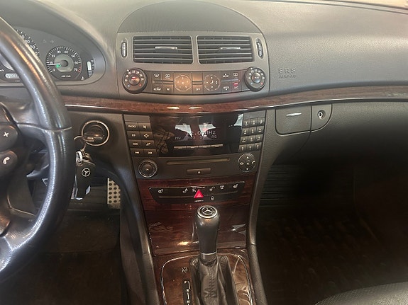 Mercedes-Benz E200 15 of 20