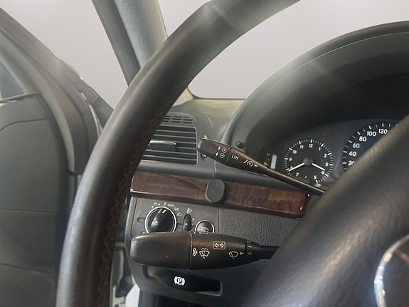 Mercedes-Benz E200 18 of 20