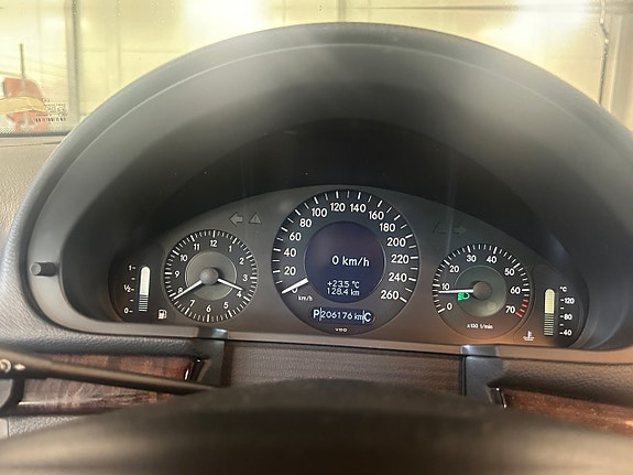 Mercedes-Benz E200 19 of 20